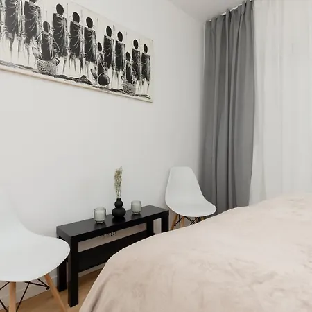 Stylish One Bedroom In By Renters *